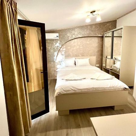 Hotel Marina 2 Bucureşti Ngoại thất bức ảnh