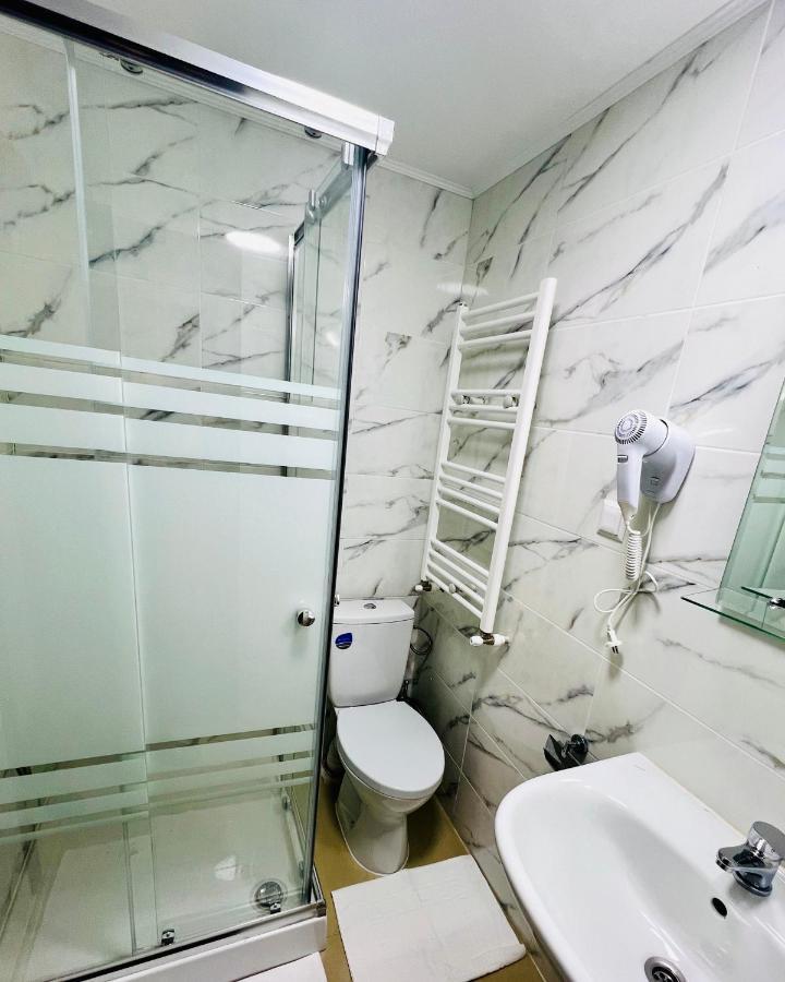 Hotel Marina 2 Bucureşti Ngoại thất bức ảnh