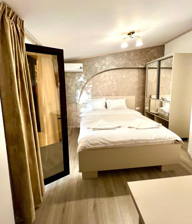 Hotel Marina 2 Bucureşti Ngoại thất bức ảnh