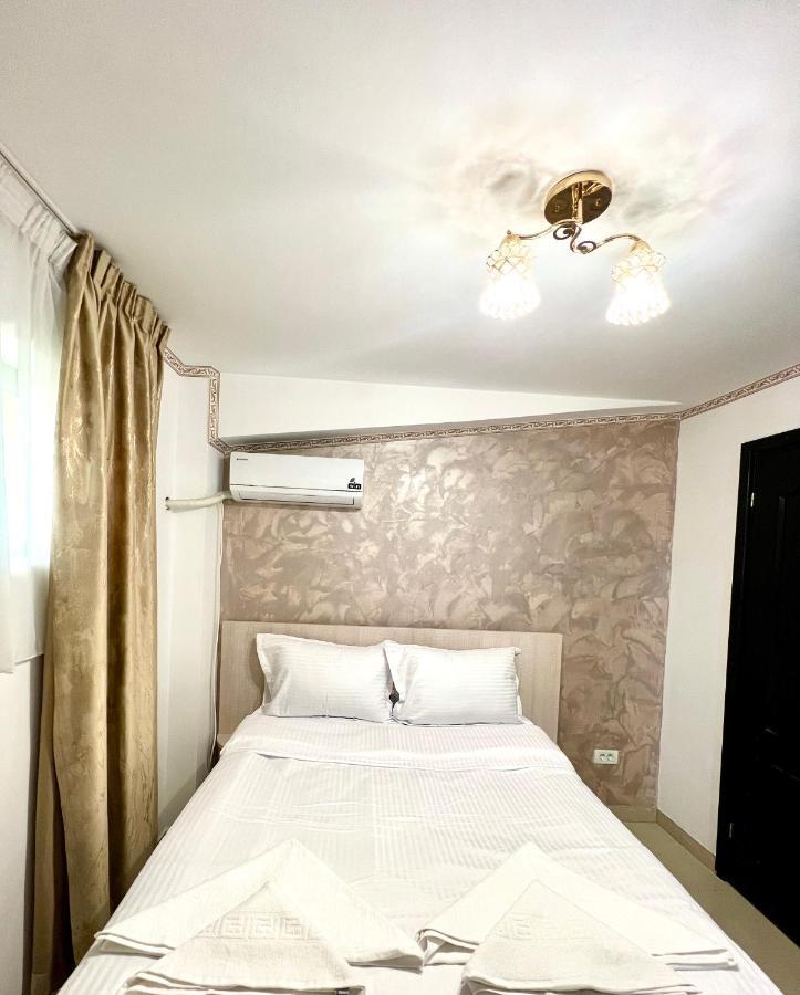 Hotel Marina 2 Bucureşti Ngoại thất bức ảnh