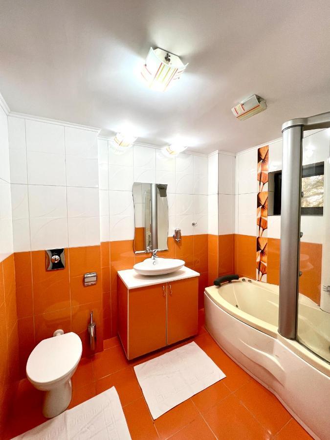 Hotel Marina 2 Bucureşti Ngoại thất bức ảnh