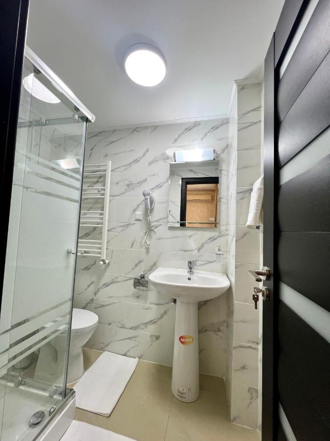 Hotel Marina 2 Bucureşti Ngoại thất bức ảnh