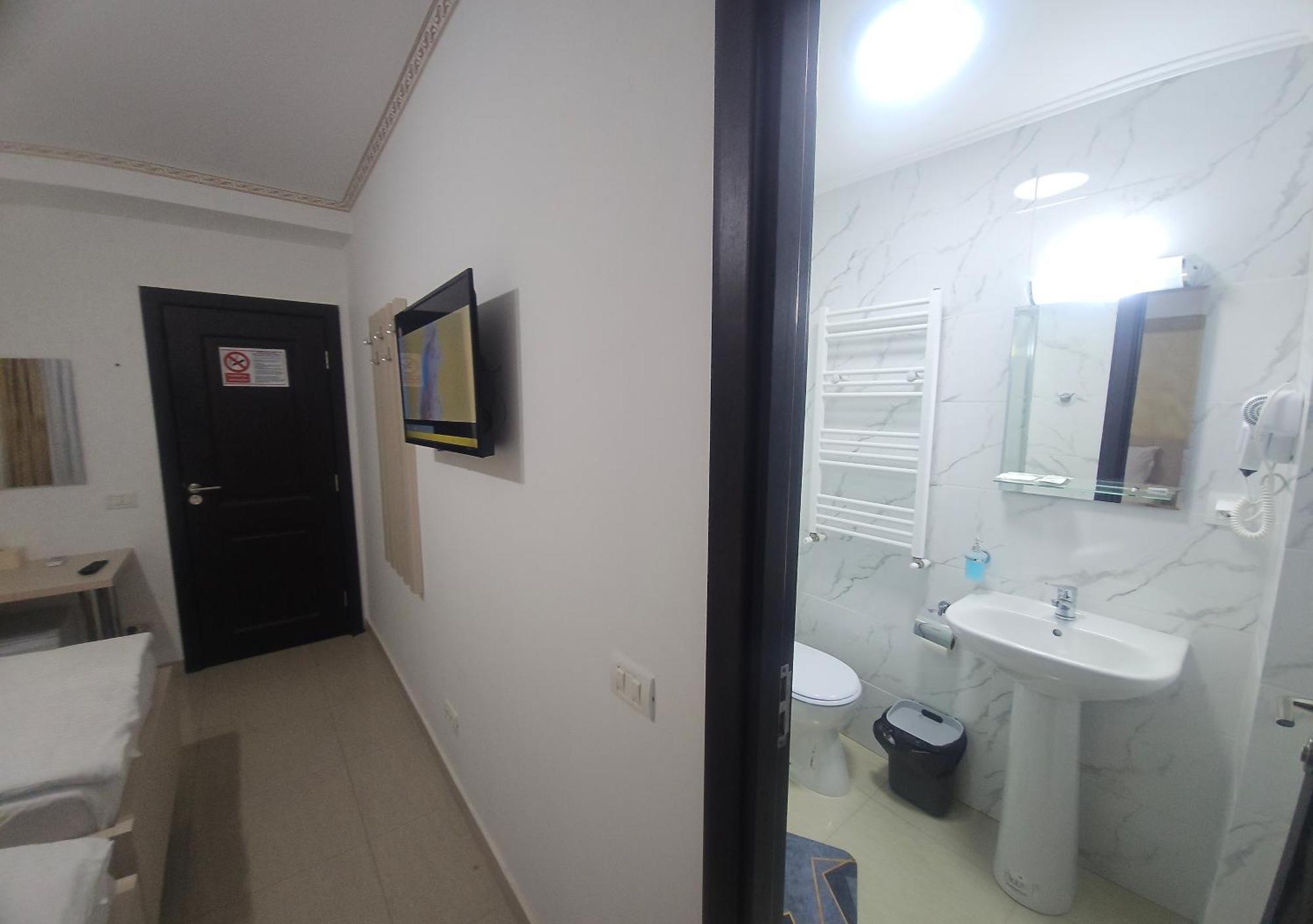 Hotel Marina 2 Bucureşti Ngoại thất bức ảnh