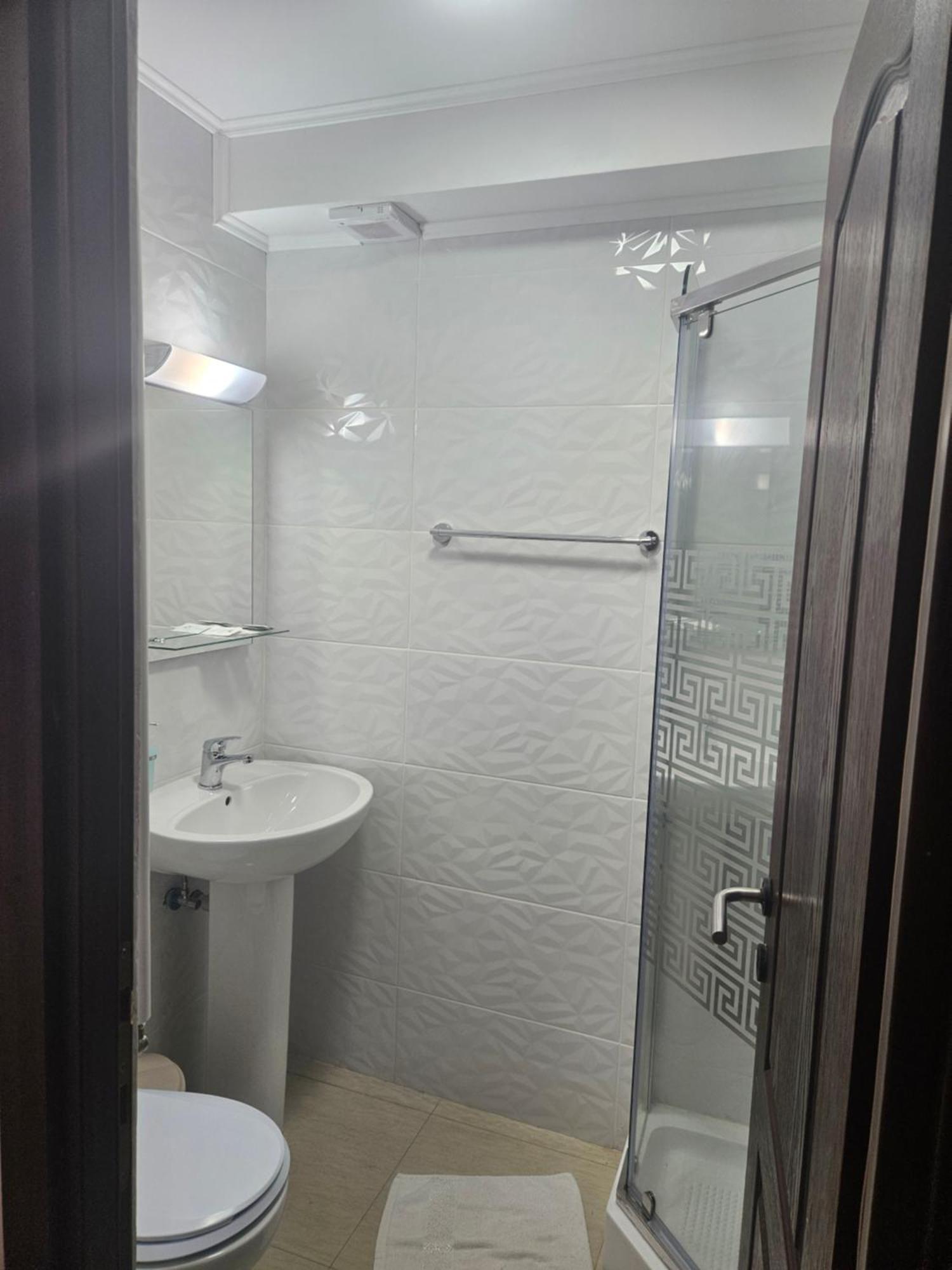 Hotel Marina 2 Bucureşti Ngoại thất bức ảnh