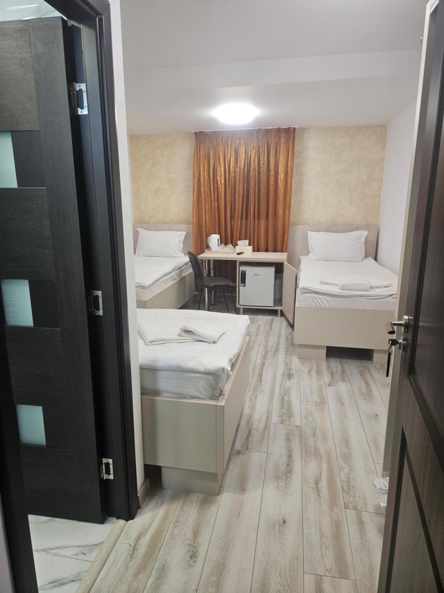 Hotel Marina 2 Bucureşti Ngoại thất bức ảnh